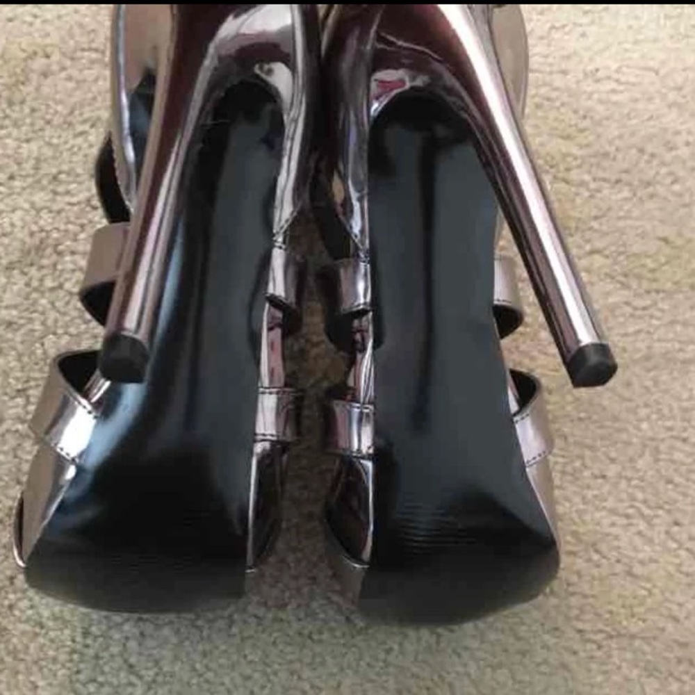 Heels - Picture 4 of 4
